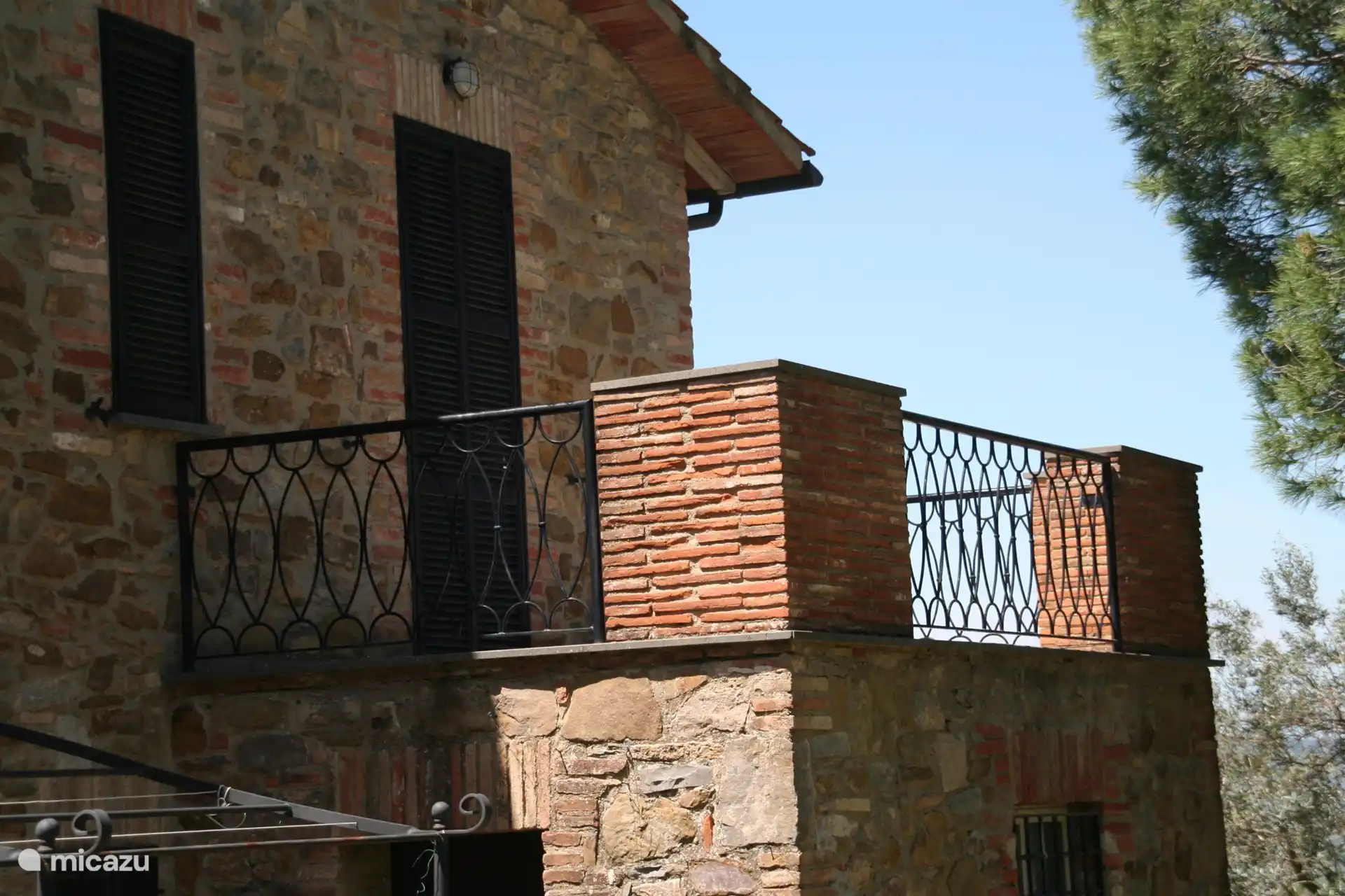 El balcón, perteneciente al dormitorio.