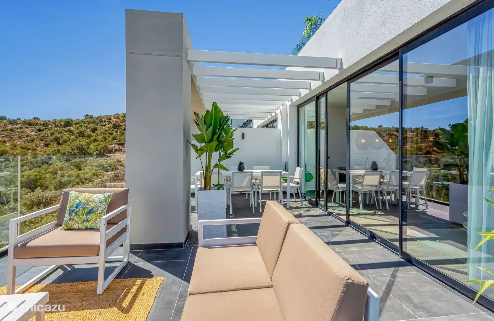 Große Außenterrasse