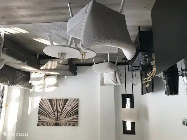 Gemütliches Wohnzimmer mit TV 