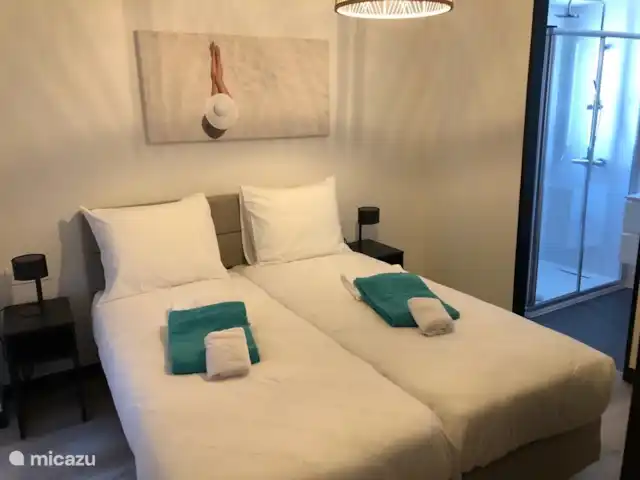 Penthouse el Sueño met dakterras huren in Spanje, Costa del Sol, La Cala de Mijas - penthouse Master bedroom met aangrenzend een badkamer met inloop douche dubbele wastafel en toilet