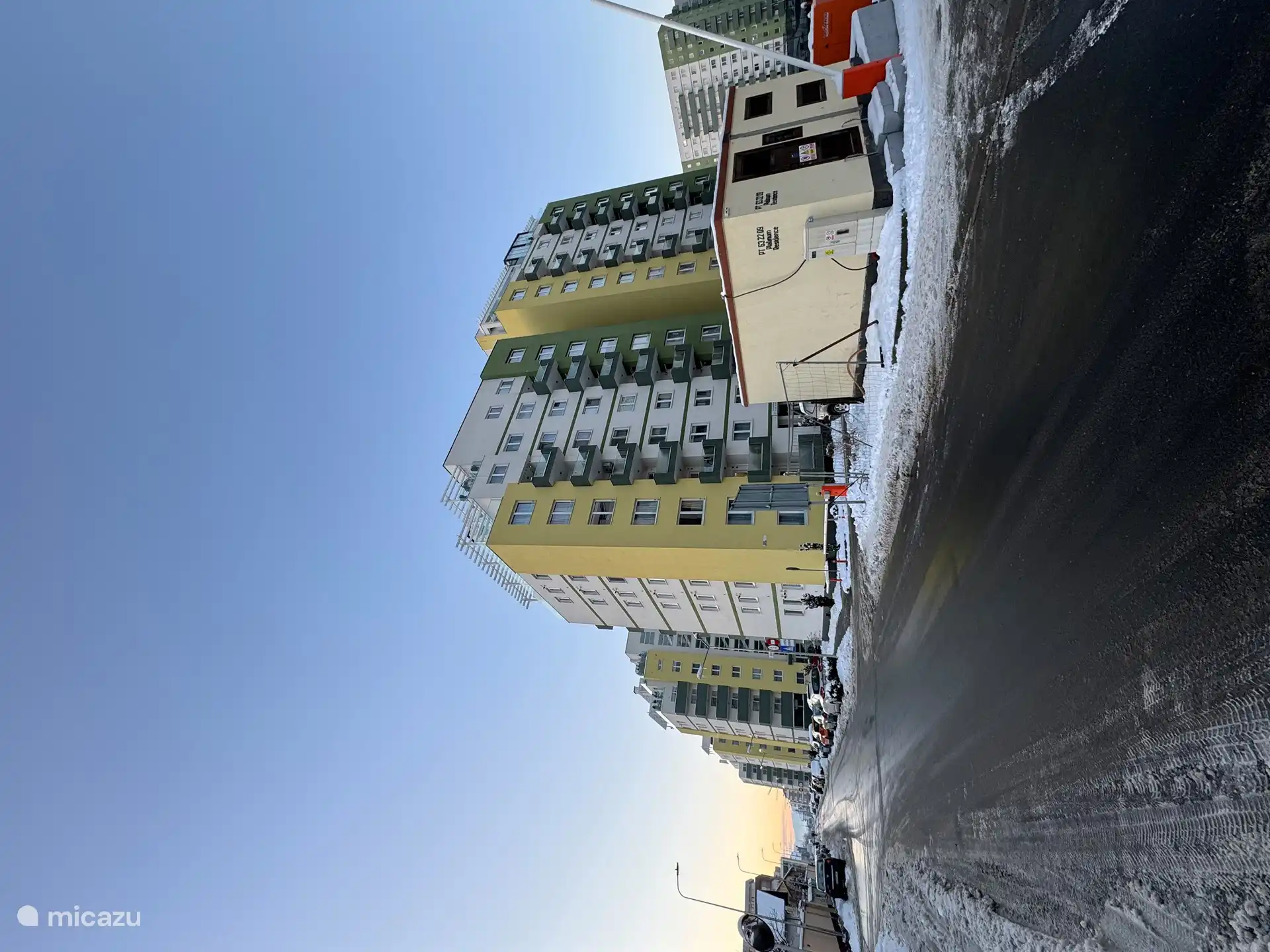 Rund um das Gebäude 