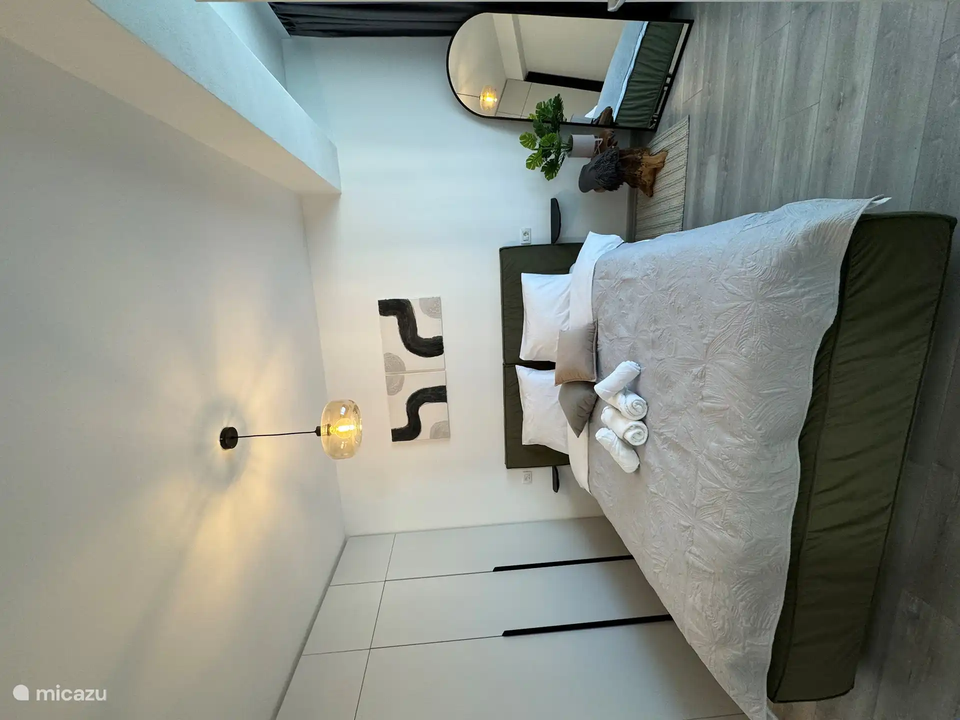 Schlafzimmer und Bett