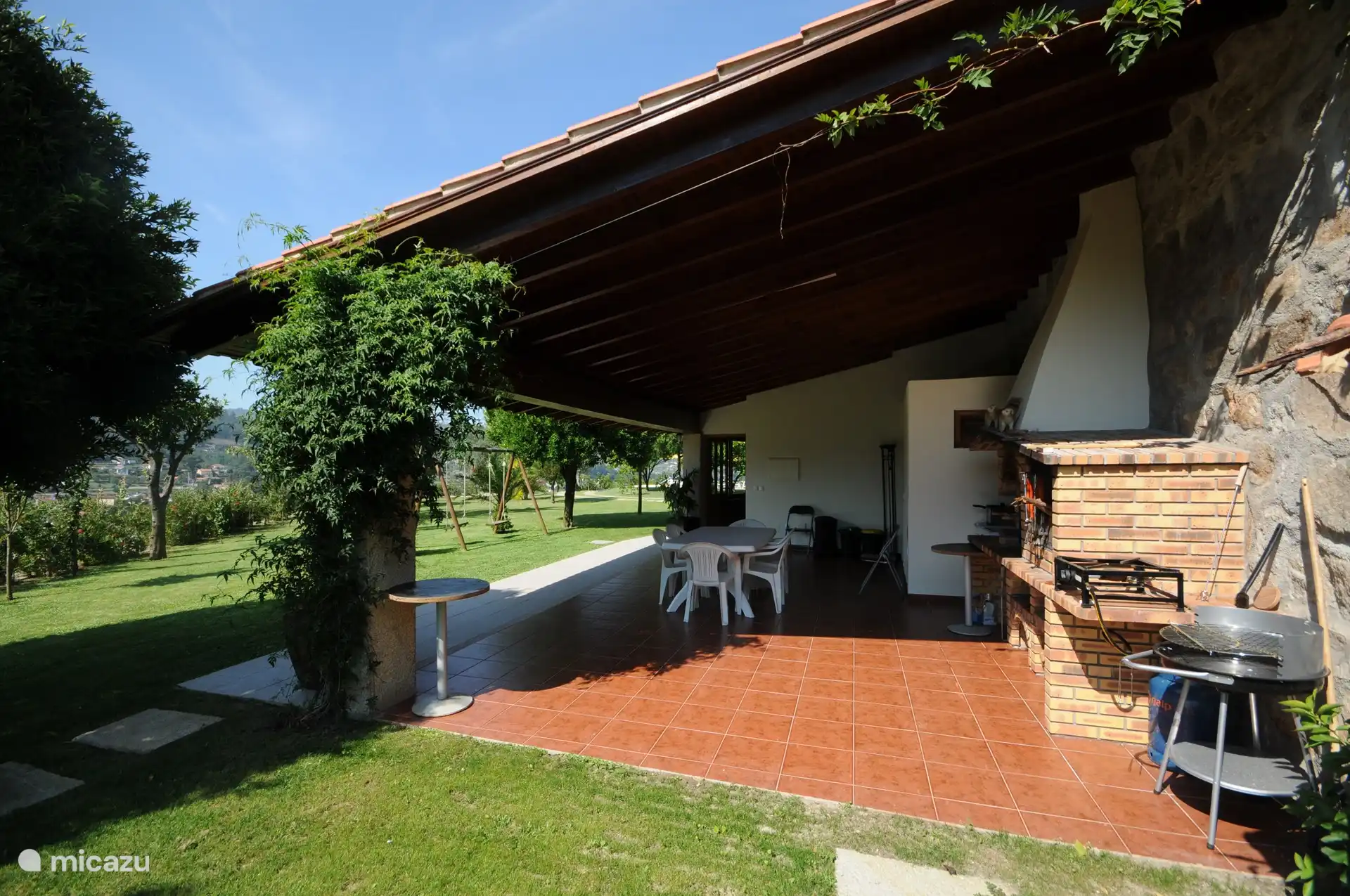 Überdachte Außenküche