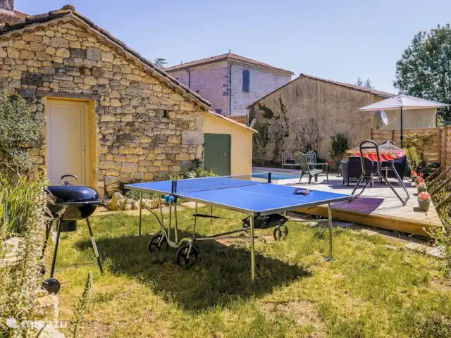 Paquinne en Francia, Lot, Porte-du-Quercy - casa vacacional Tenis de mesa en el jardín
