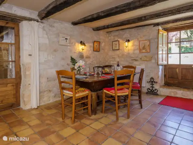 Paquinne en Francia, Lot, Porte-du-Quercy - casa vacacional Mesa de comedor