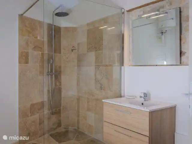 Paquinne en Francia, Lot, Porte-du-Quercy - casa vacacional El cuarto de baño