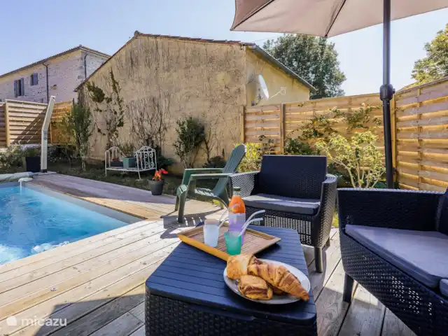 Paquinne en Francia, Lot, Porte-du-Quercy - casa vacacional Terraza y piscina