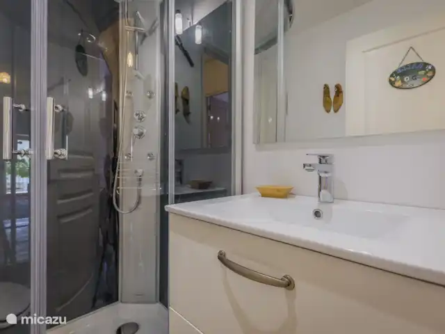 Paquinne en Francia, Lot, Porte-du-Quercy - casa vacacional Baño