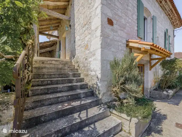 Paquinne en Francia, Lot, Porte-du-Quercy - casa vacacional Escaleras a la terraza