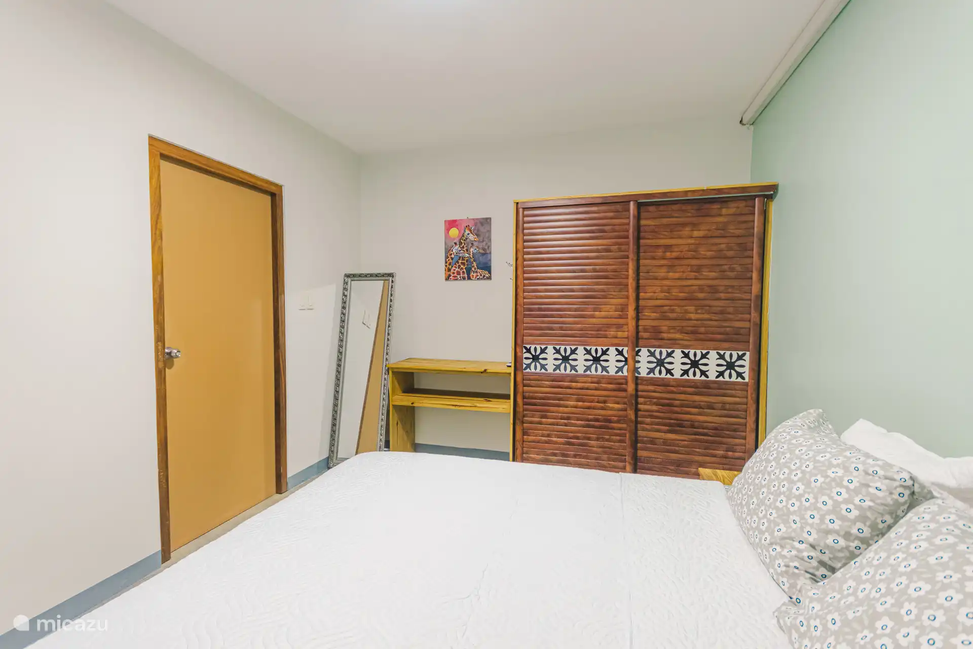Bedroom 2: wardrobe, safe and hair dryer available