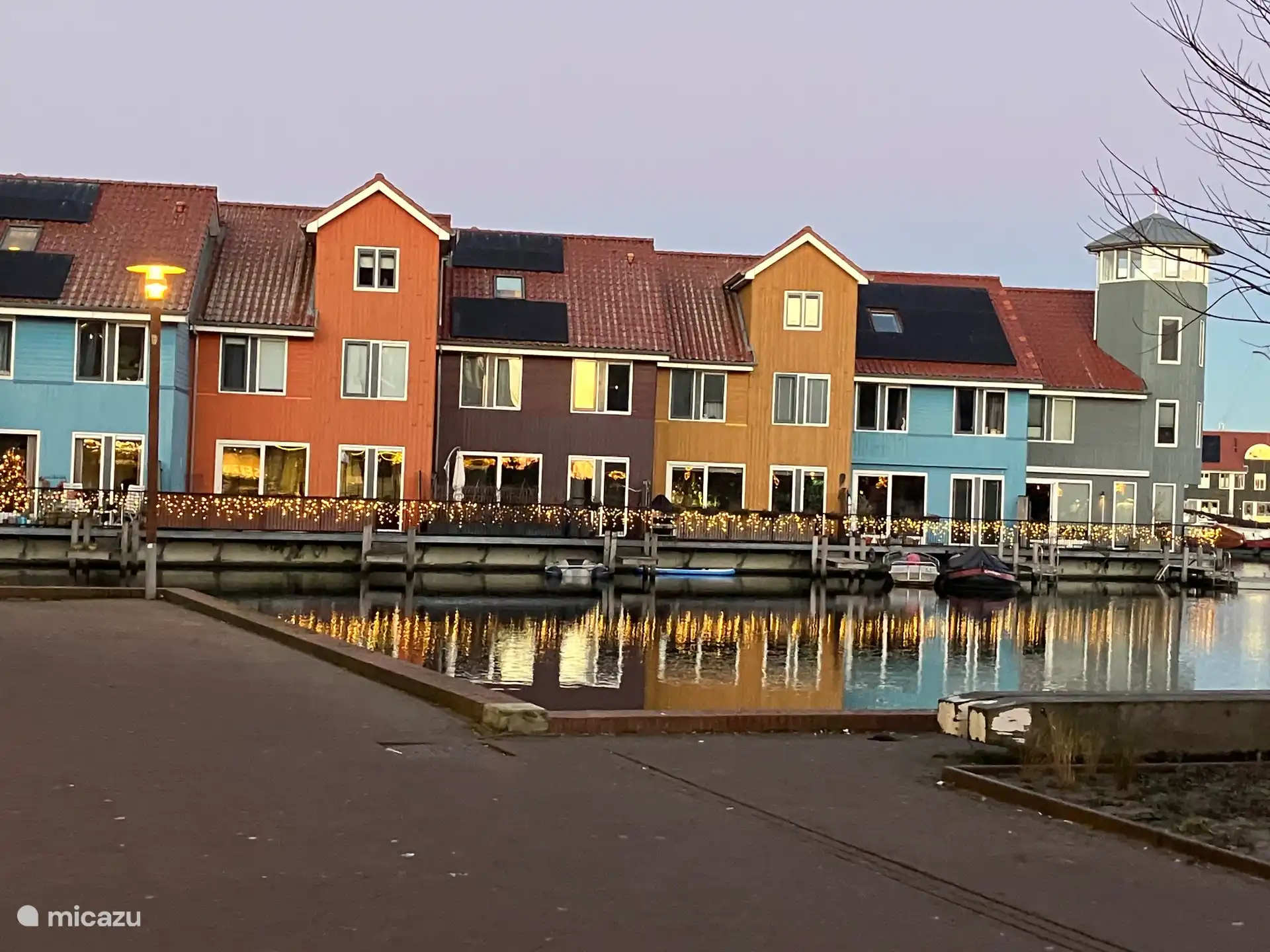 Architecture spéciale dans le Reitdiephaven dans la ville de Groningue