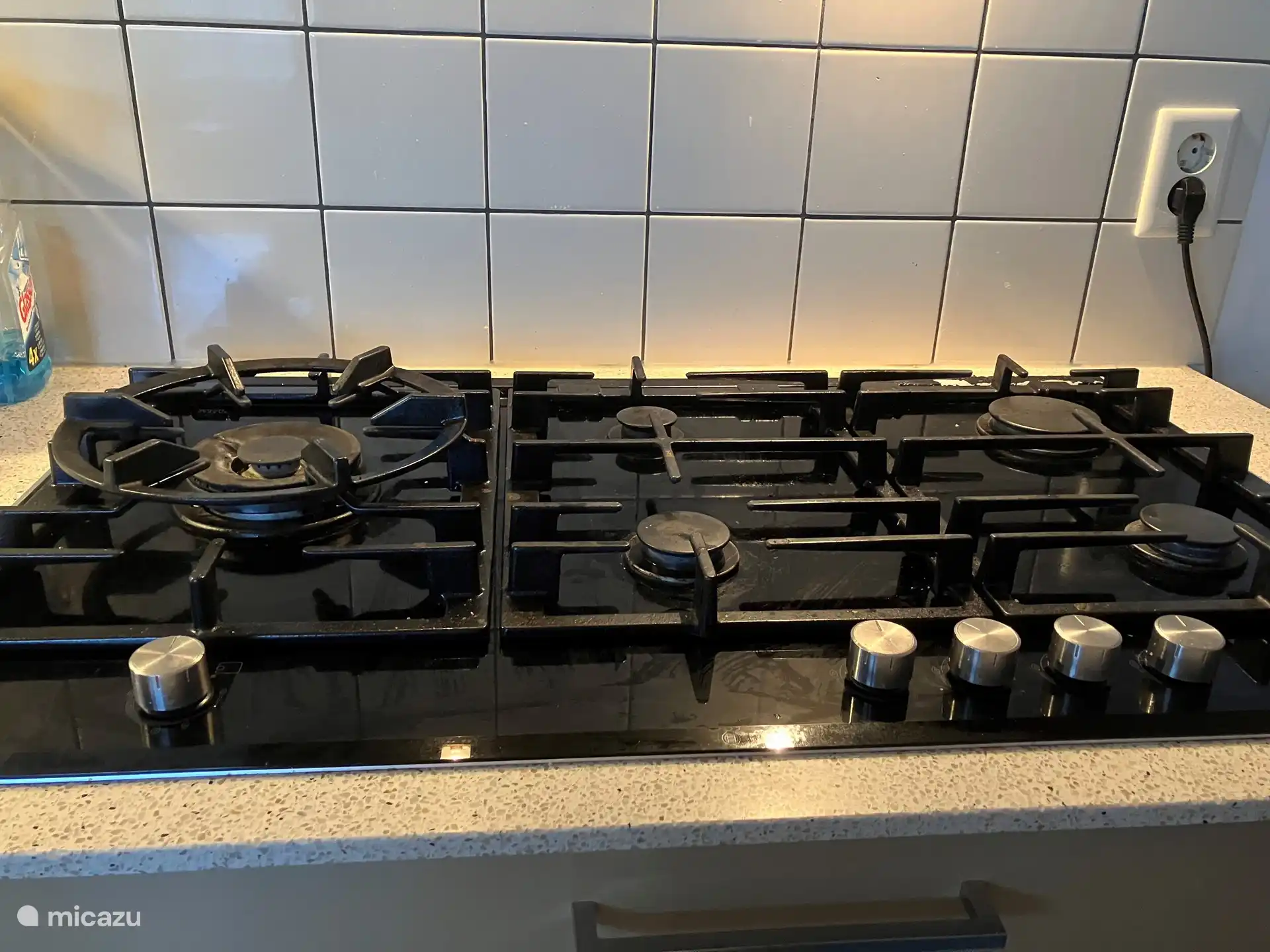 Gasherd mit fünf Brennern