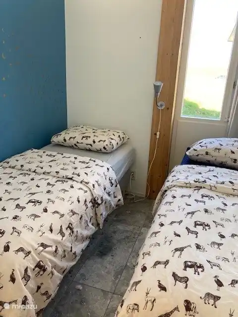 2 separate Boxspringbetten im zweiten Schlafzimmer