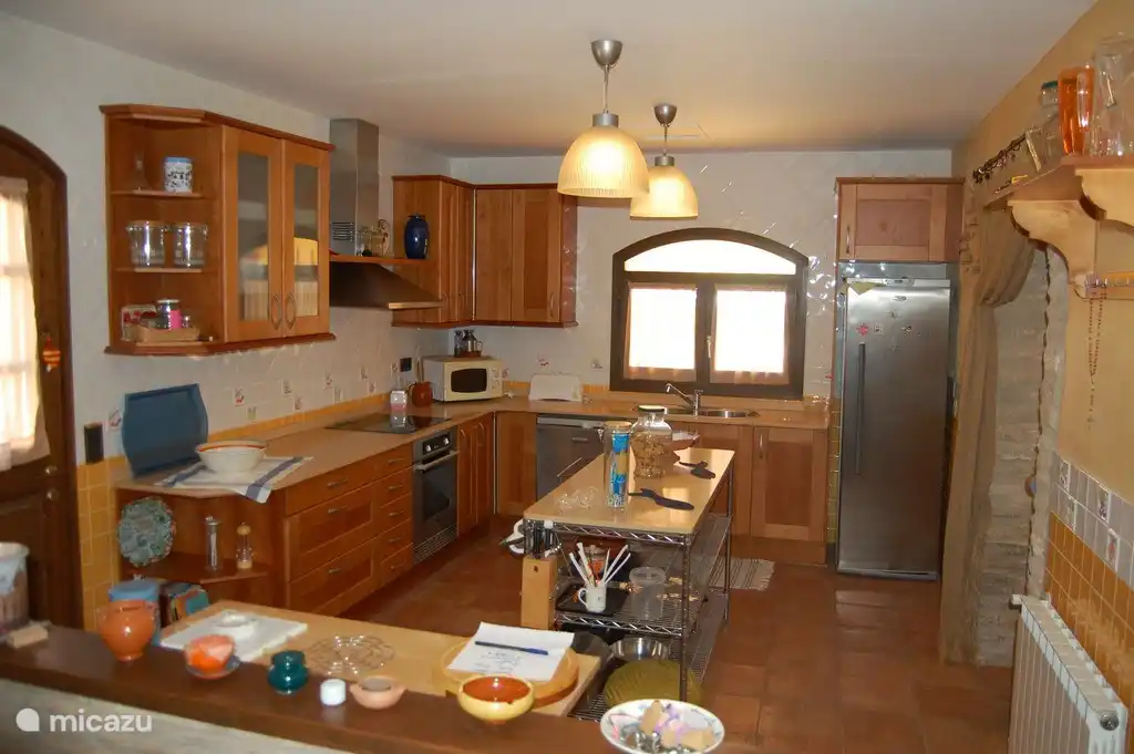 Voll ausgestattete Küche 