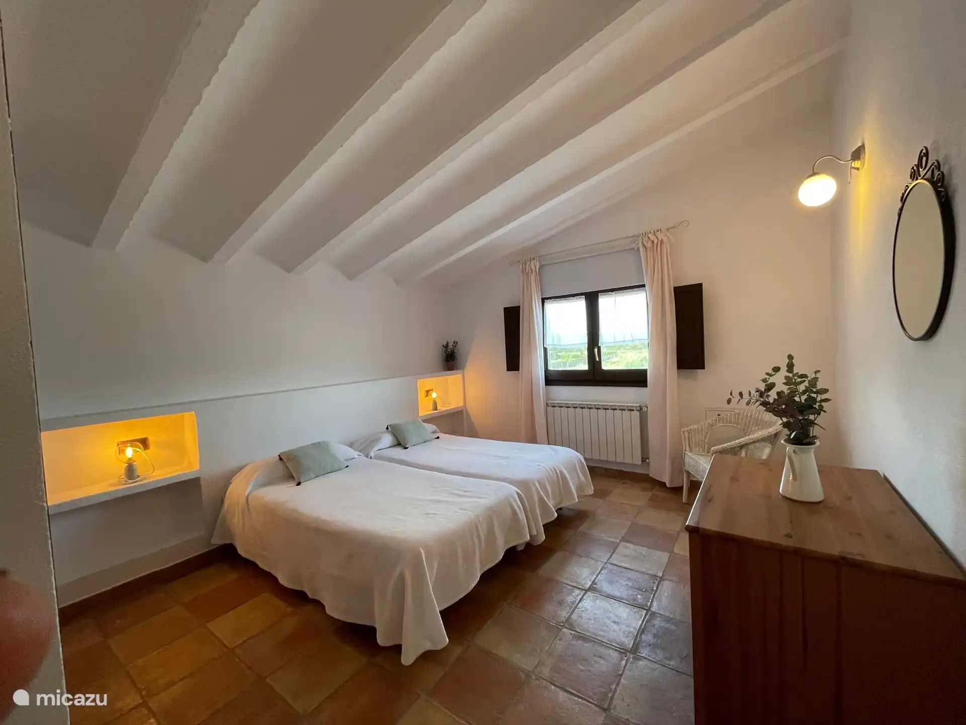 Schlafzimmer 2 mit 2 Einzelbetten und Kleiderschrank