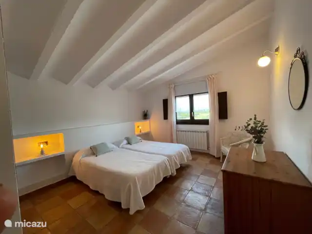 vakantiehuis huren in Spanje, Catalonië, L'Ampolla – Toren Slaapkamer 2 met 2 eenpersoonsbedden en kledingkast