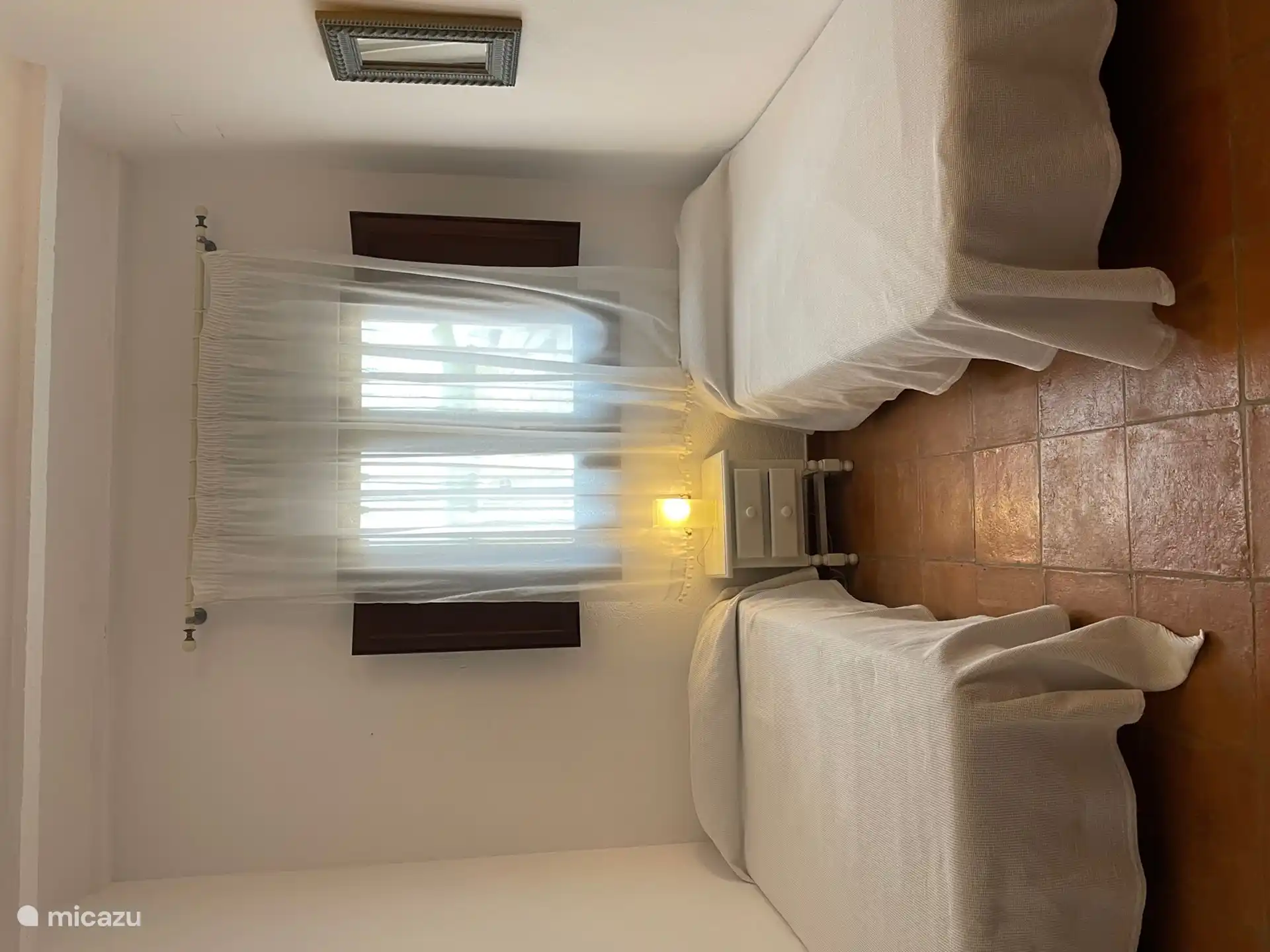 Zimmer 5 im Erdgeschoss, 2 Einzelbetten und Kleiderschrank