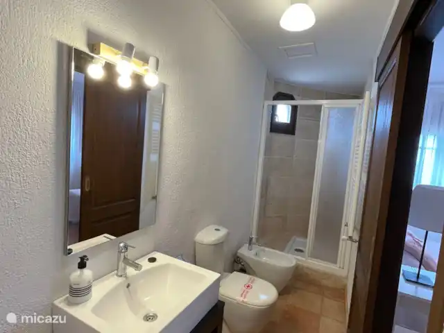 vakantiehuis huren in Spanje, Catalonië, L'Ampolla – Toren Badkamer met douche op de eerste verdieping