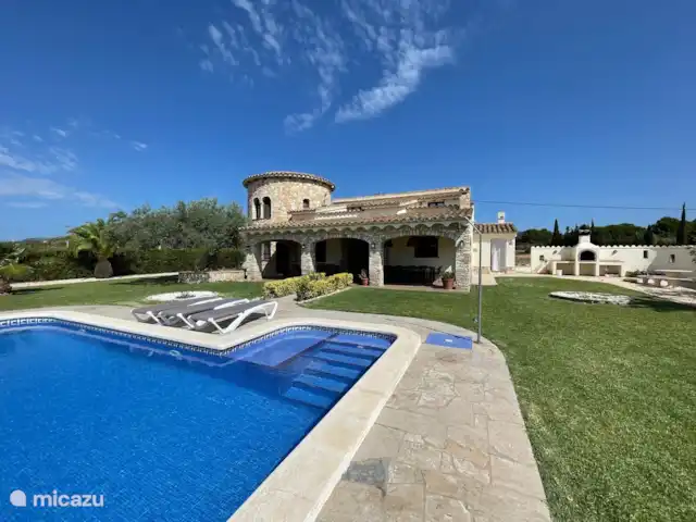 vakantiehuis huren in Spanje, Catalonië, L'Ampolla – Toren Exterieur, zwembad met ligstoelen, tuin