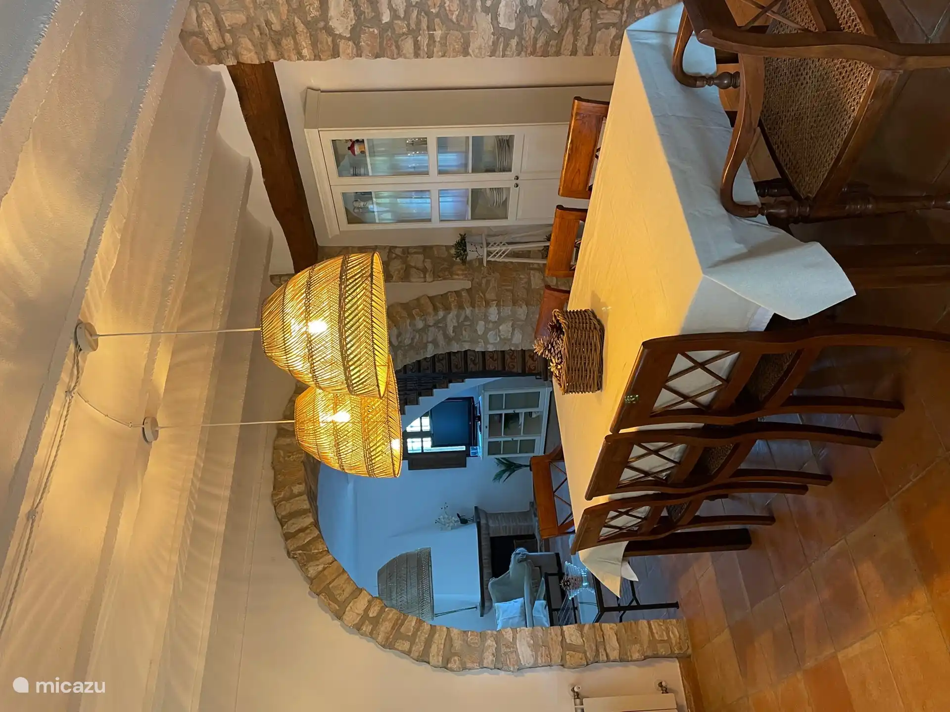 Esszimmer mit Zugang zum Wohnzimmer