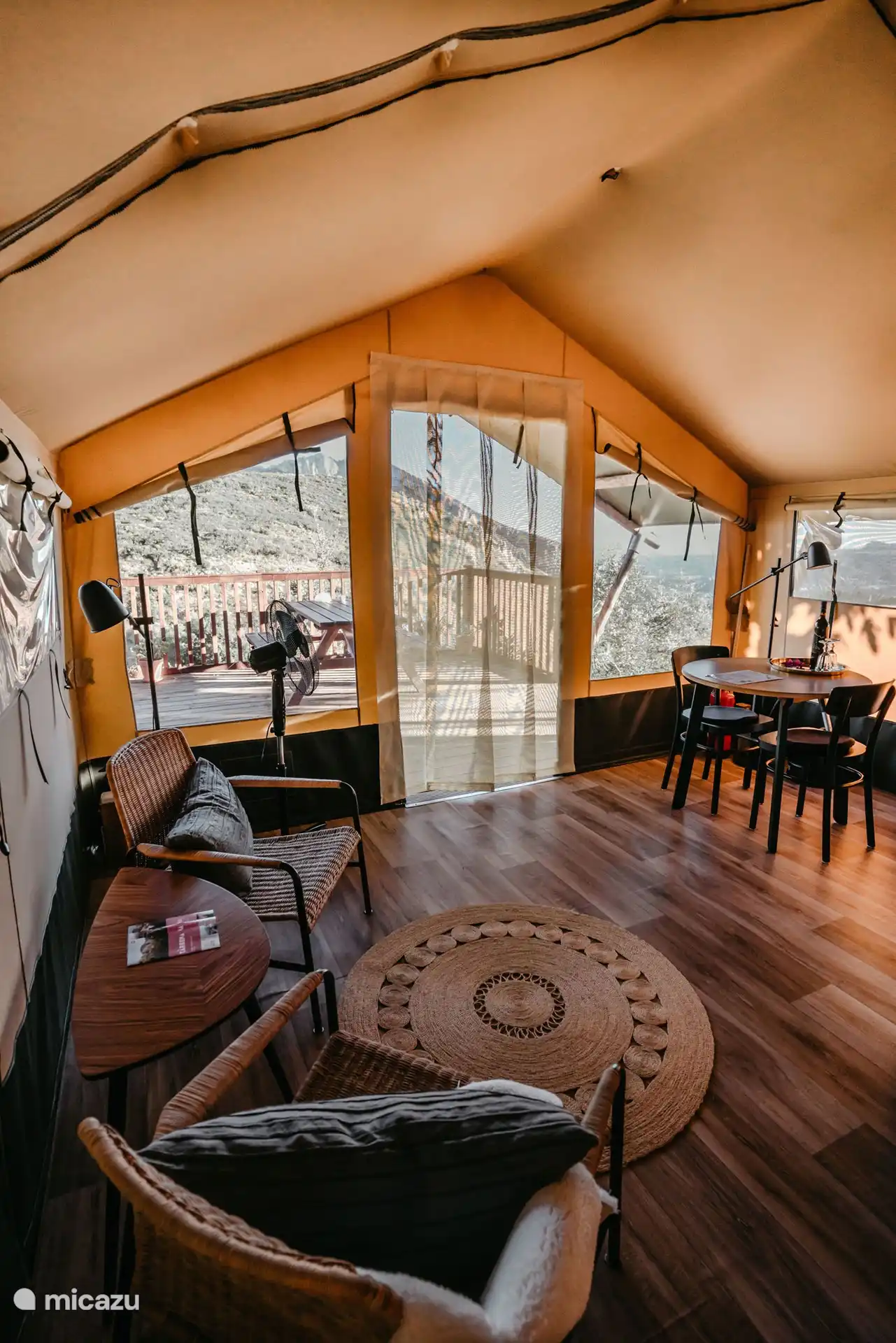 Sitzecke mit Essbereich