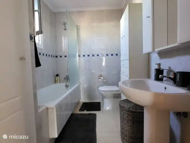 Casa El Sueño | Espagne, Costa Cálida, Mazarrón - villa salle de bain à la chambre parentale avec baignoire, toilettes et lavabo