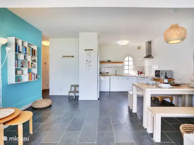 The Beach House (nouvelle inscription) | Espagne, Fuerteventura, Corralejo - maison de vacances Le salon.
Si vous souhaitez vous reposer après une randonnée/vélo/surf, des livres sont disponibles pour lire au soleil.