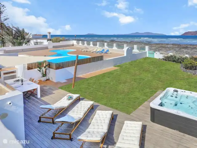 The Beach House (nouvelle inscription) | Espagne, Fuerteventura, Corralejo - maison de vacances Au loin vous verrez l'île de Lobos à droite et Lanzerote à gauche (qui se trouve à seulement 20 minutes en ferry)