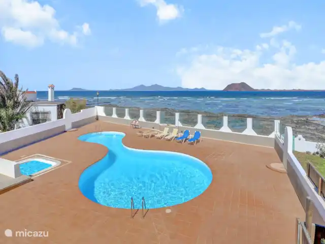 The Beach House (nouvelle inscription) | Espagne, Fuerteventura, Corralejo - maison de vacances Derrière la piscine vous verrez l'île de Lobos à droite et Lanzerote à gauche (à seulement 20 minutes en ferry)