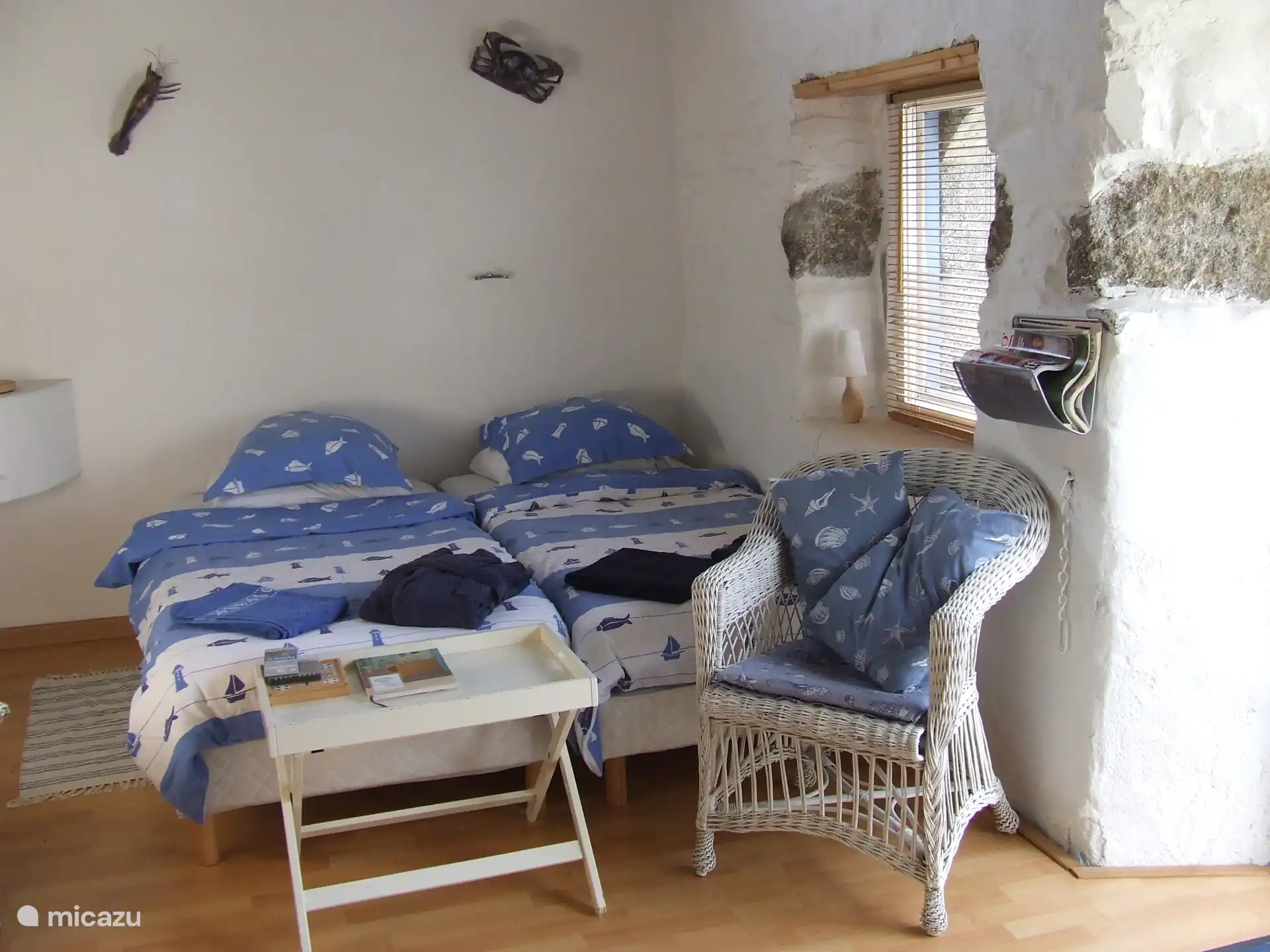 Espace de couchage avec lits à sommiers