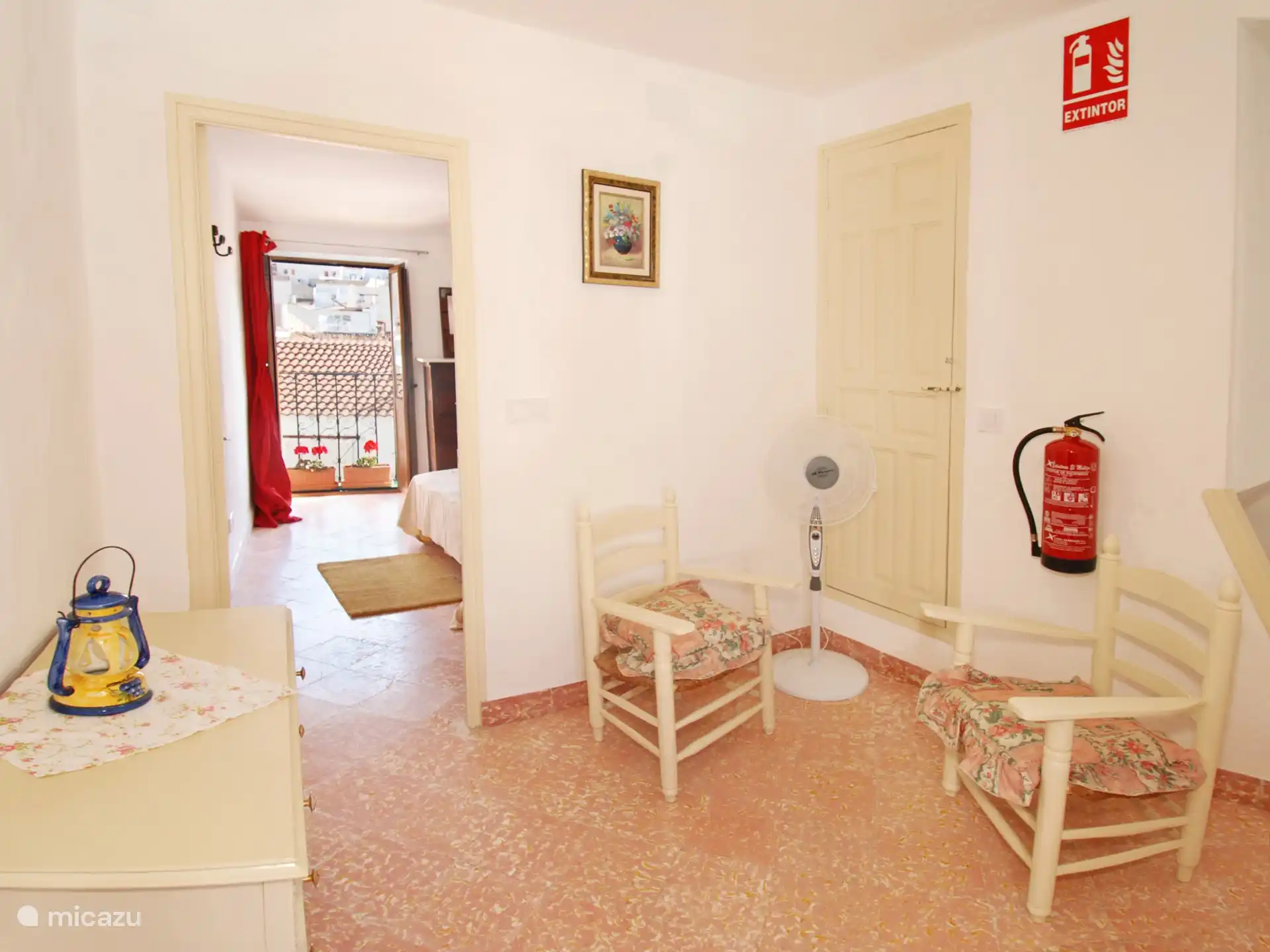 Und jetzt gehen wir nach oben. Hier ist eine Leseecke.