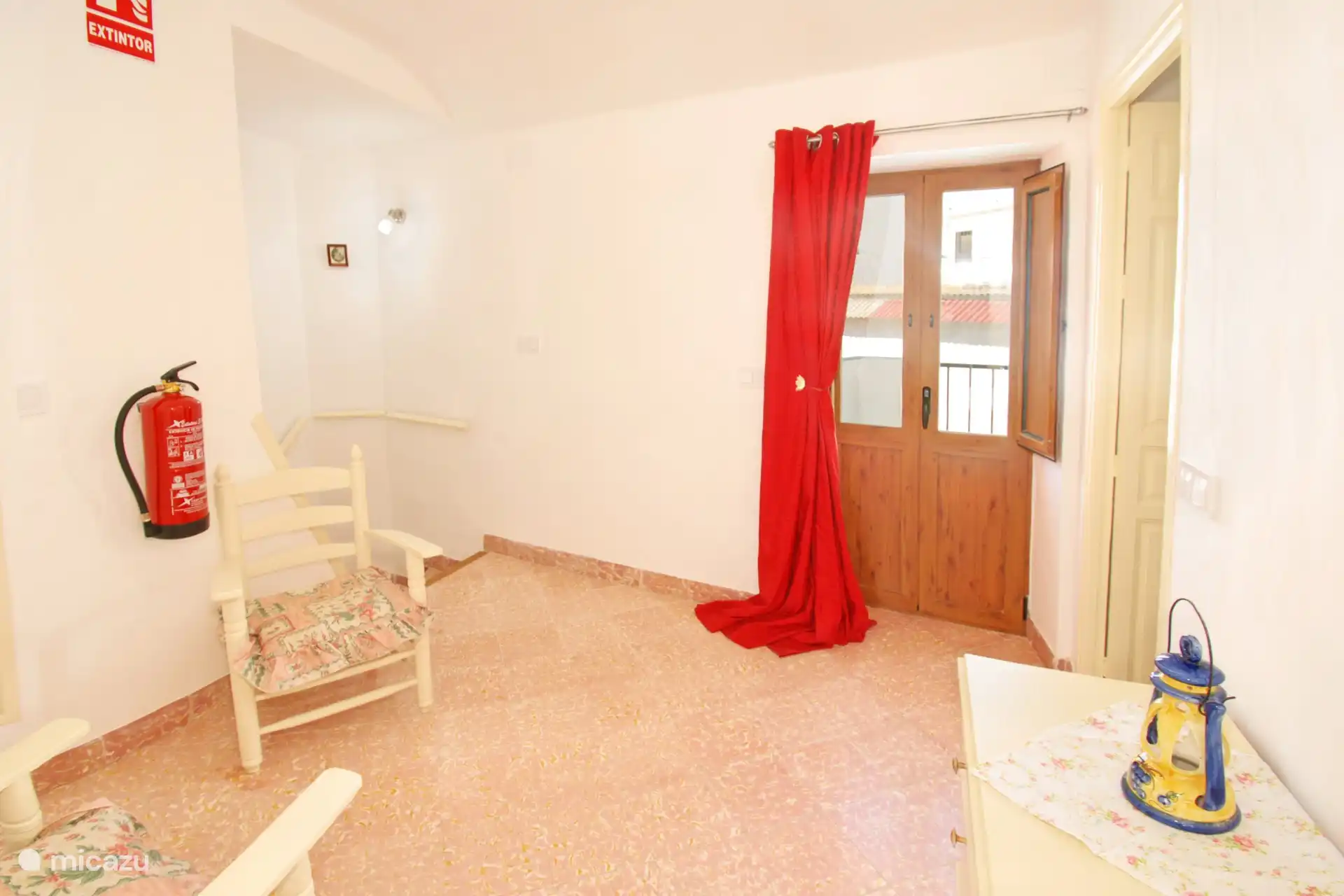 Und wenn das Wetter es zulässt (was fast immer der Fall ist), genießen Sie ein wenig Sonne auf dem Balkon.