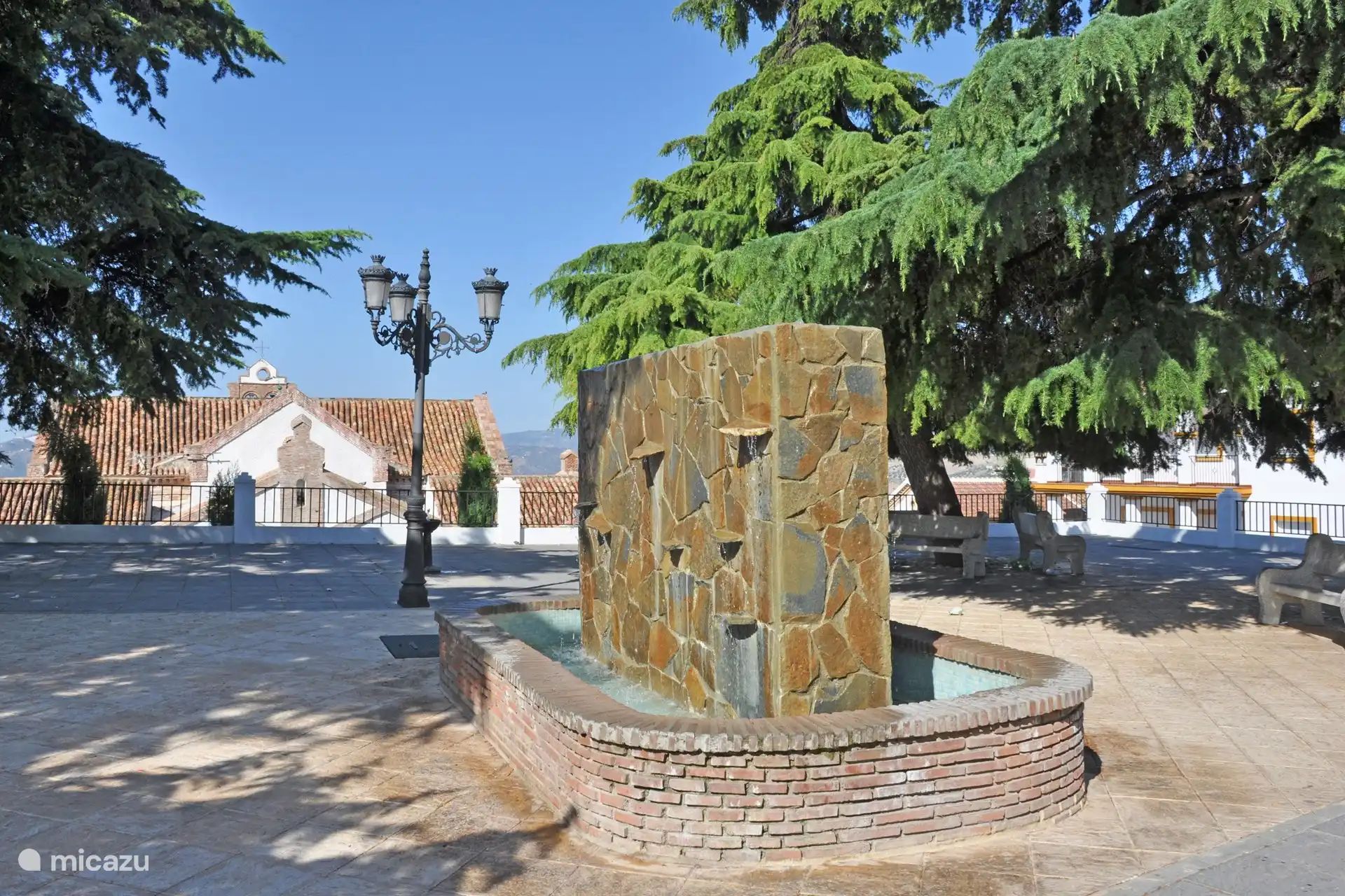 Der Platz in Periana.