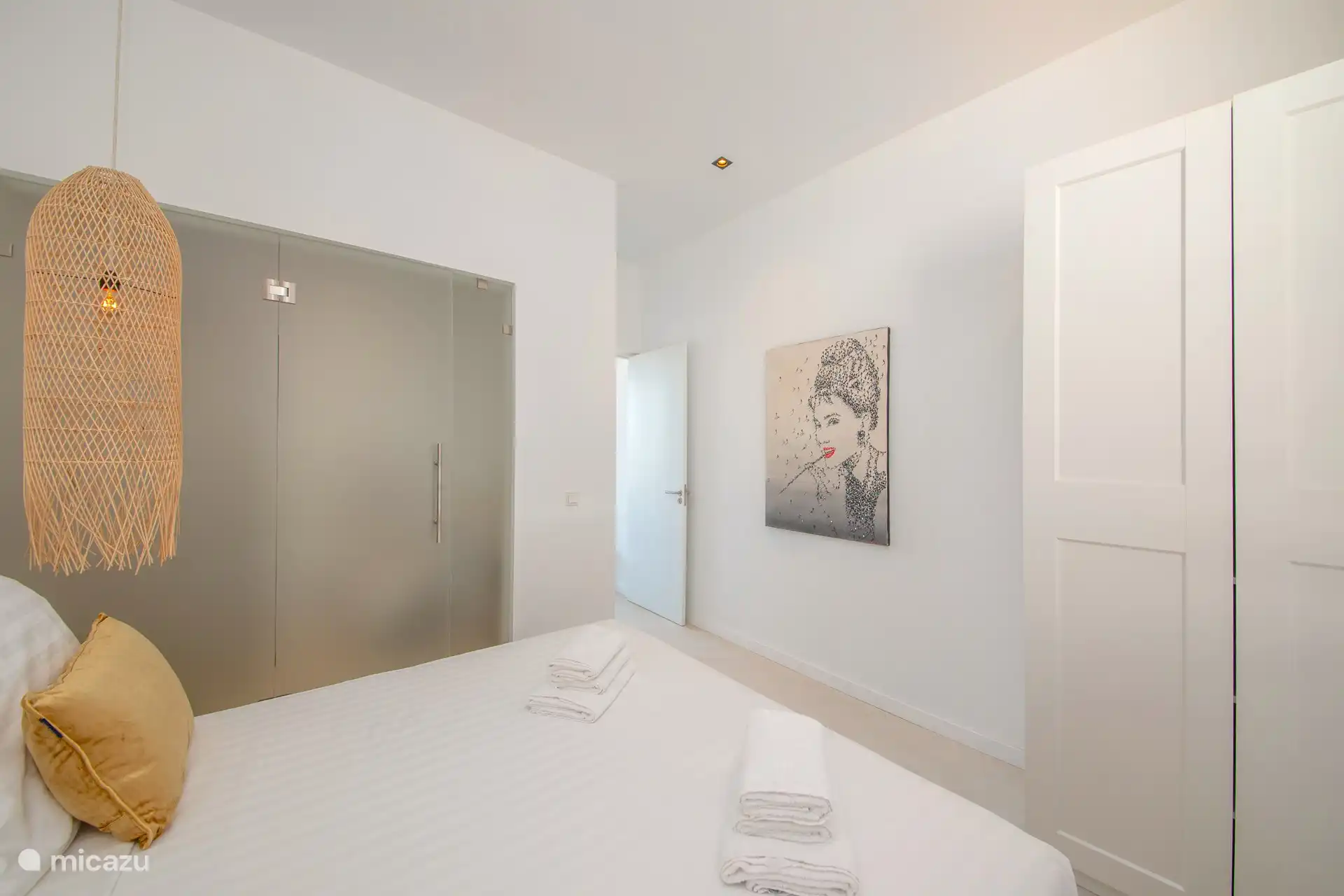 De slaapkamer vanuit een andere hoek. 