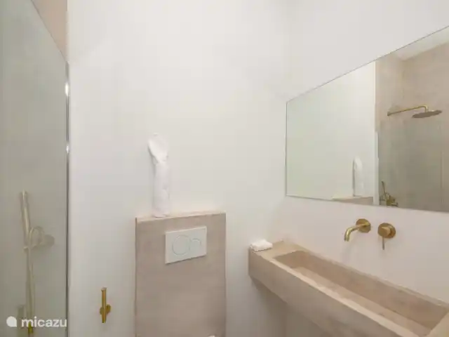 Location de Vacances Curaçao, Banda Ariba (est), Brakkeput Abou, appartement - Villa Noma - Suite 5 min/plage La salle de bain est entièrement équipée.