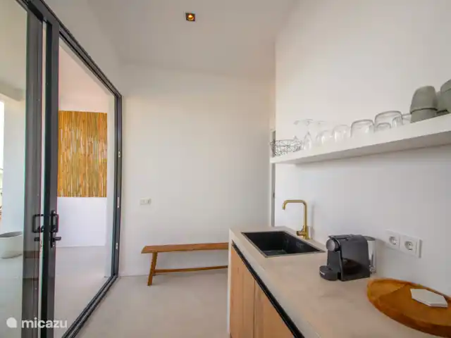 Location de Vacances Curaçao, Banda Ariba (est), Brakkeput Abou, appartement - Villa Noma - Suite 5 min/plage La cuisine sous un autre angle.