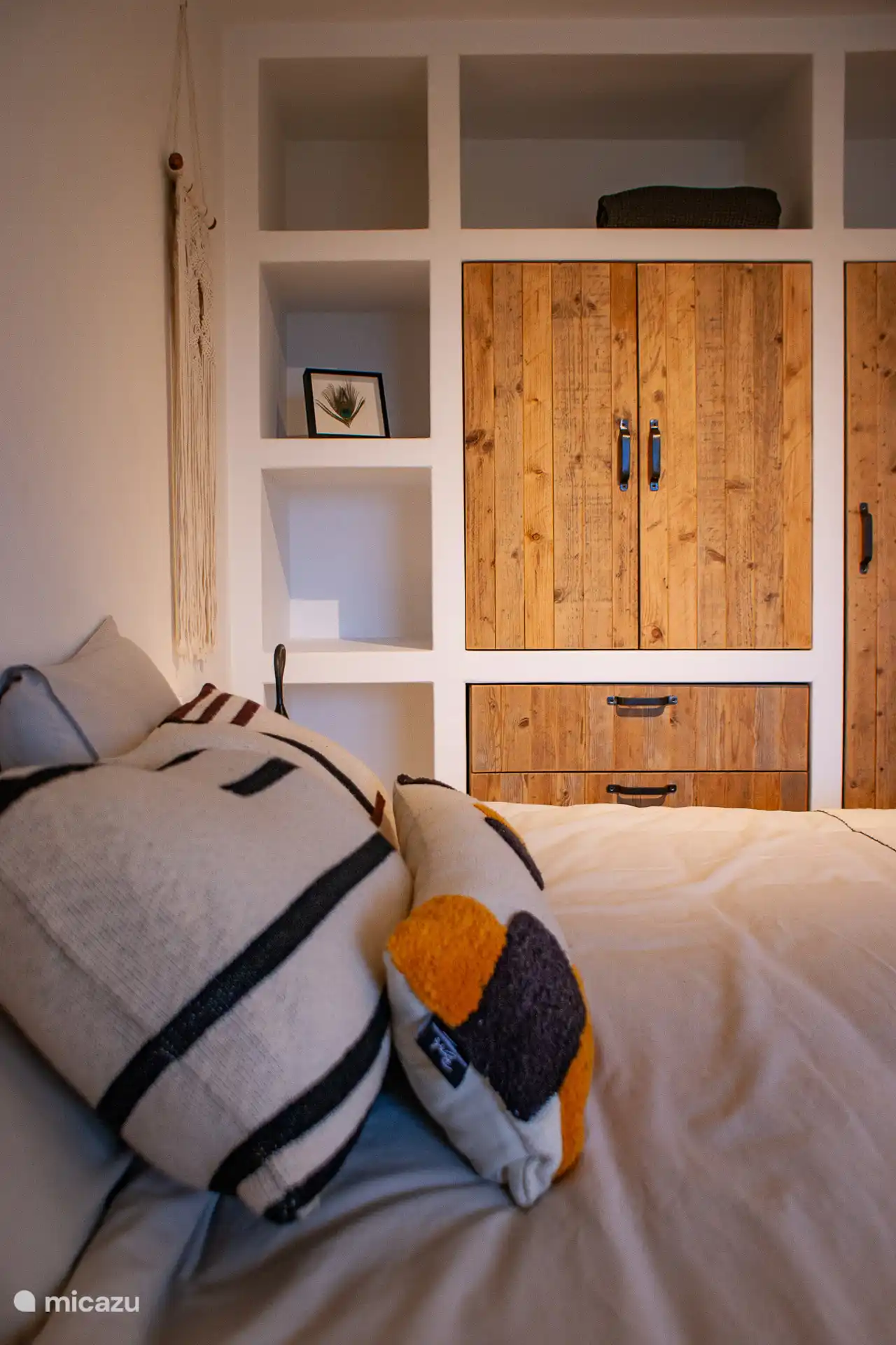 Tweede slaapkamer met tweepersoonsbed en airco.