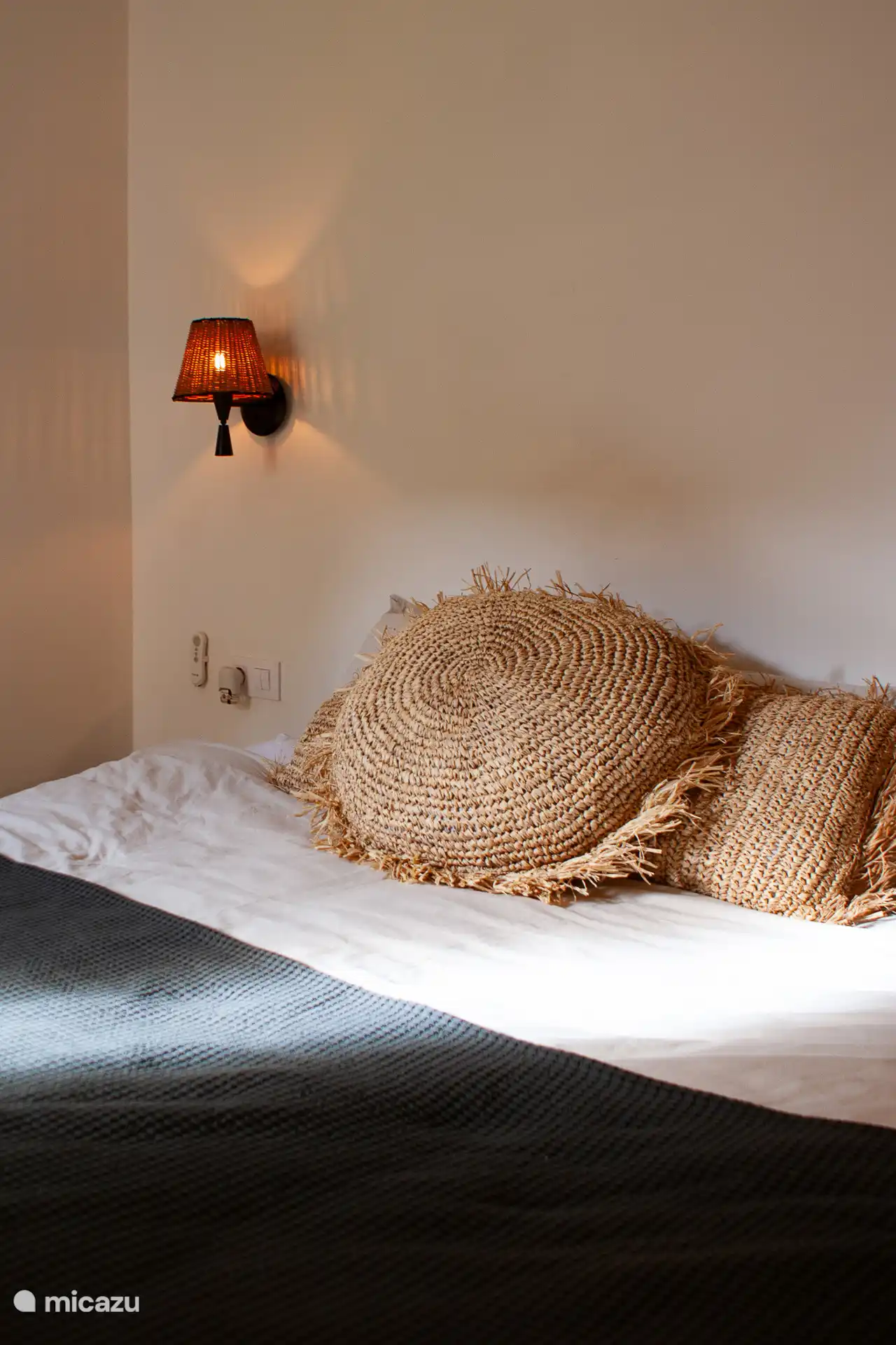 Derde slaapkamer met tweepersoonsbed, airco en ensuite badkamer (incl. apart toilet).