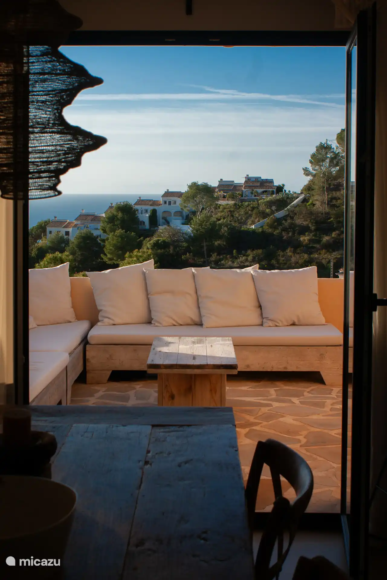 Loungeset op het eerste terras op de eerste verdieping.