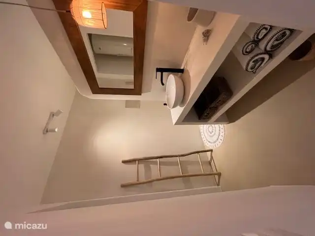 adjacent shower room to room 3