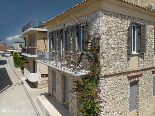 Holiday home in Greece – holiday house Paleros Stone