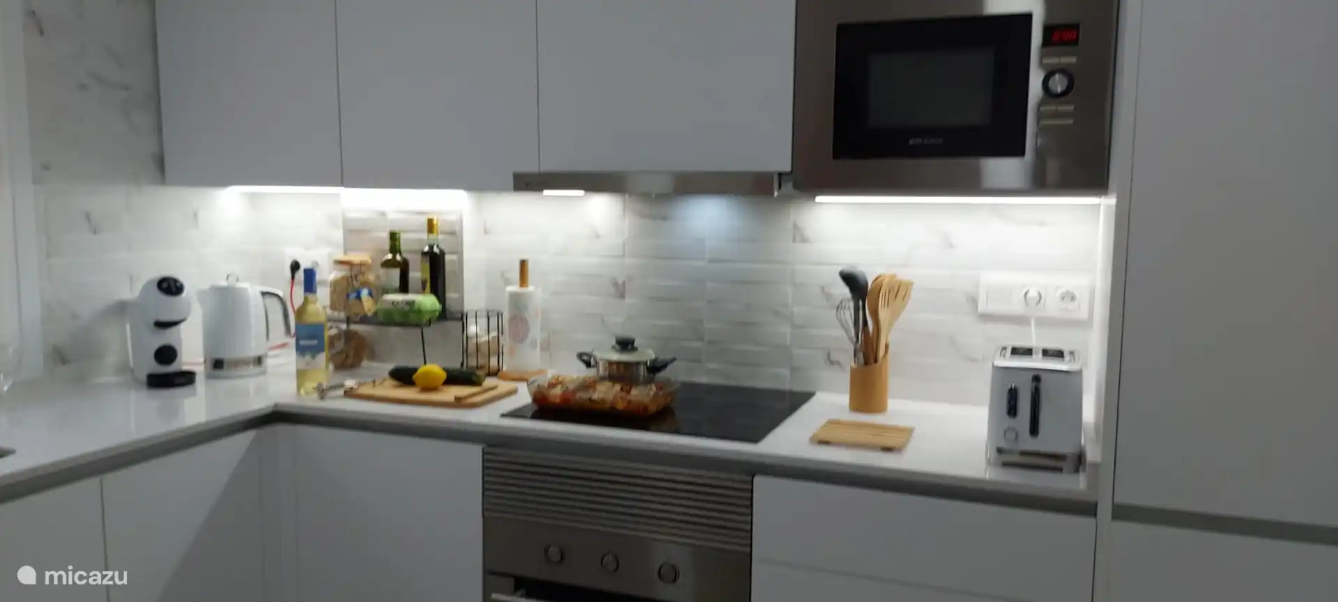 Gut ausgestattete Küche