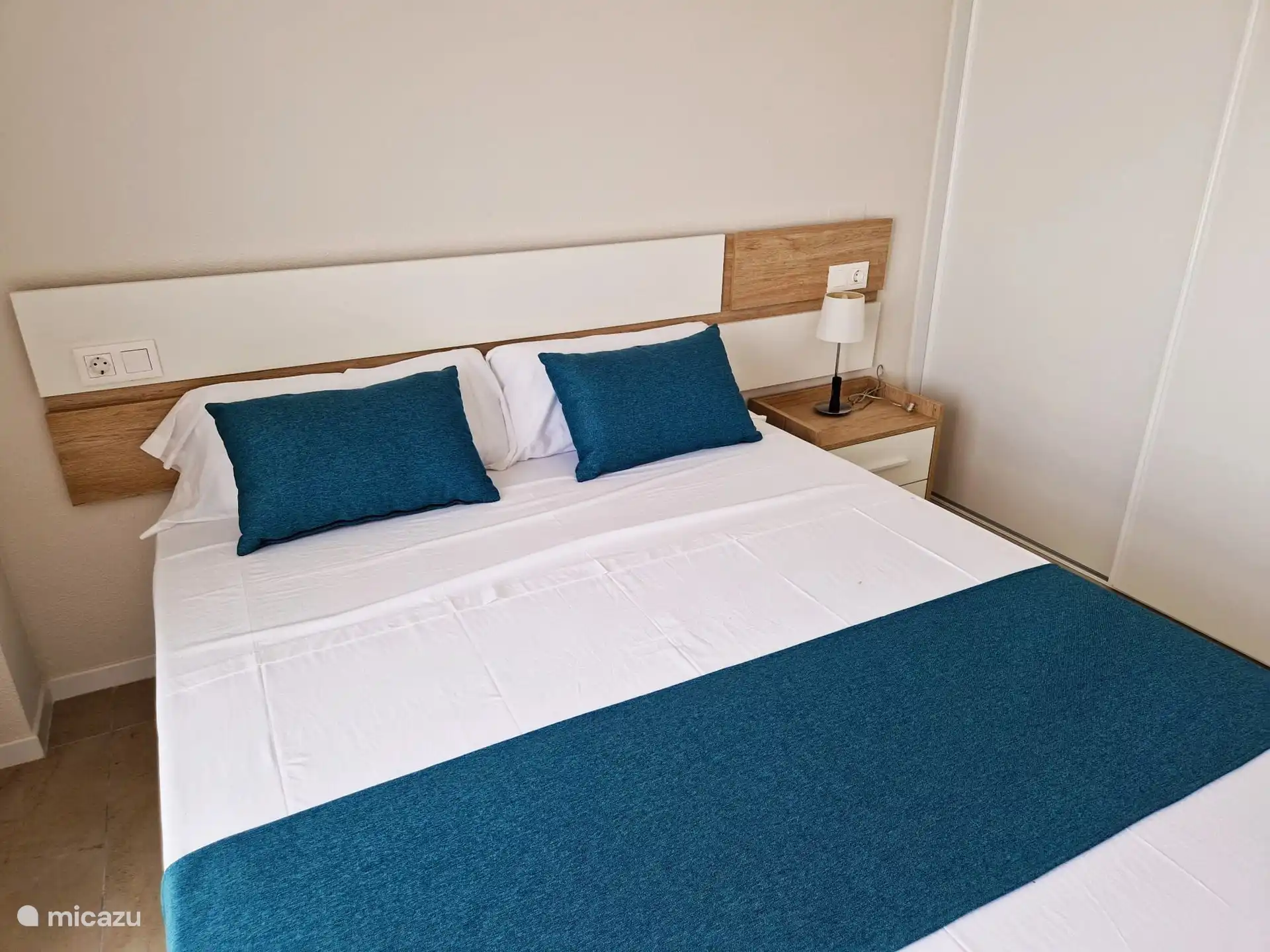 Schlafzimmer 2 mit Zugang zur Terrasse