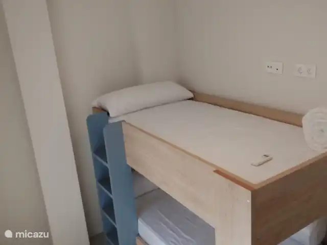 Your home away from home en España, Murcia, San Pedro del Pinatar - apartamento Dormitorio 3 con litera resistente