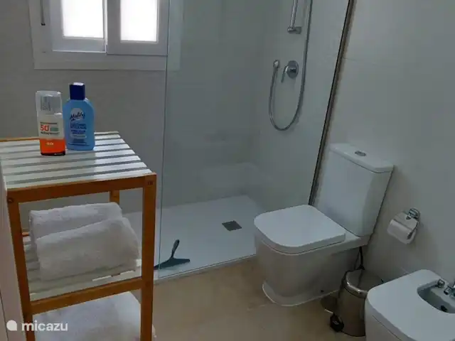 Your home away from home en España, Murcia, San Pedro del Pinatar - apartamento Baños (2)