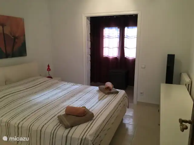 villa huren in Spanje, Costa Brava, Platja d'Aro – Villa met prachtig zeezicht en airco Tweepersoons slaapkamer in de slaapkamer boven met airco