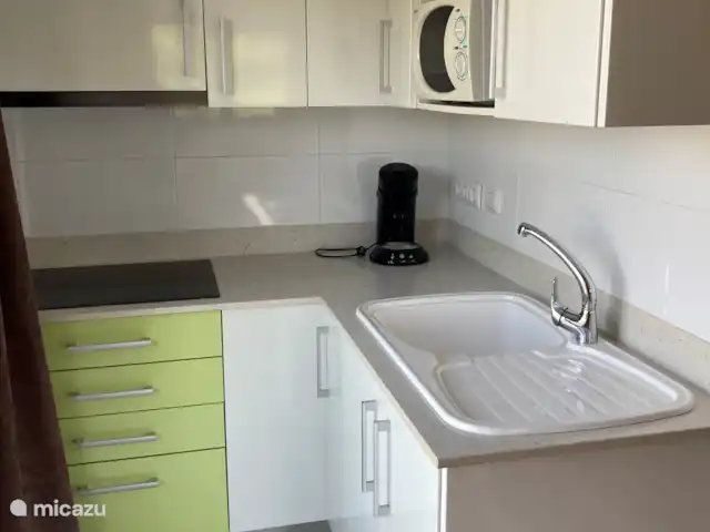 villa huren in Spanje, Costa Brava, Platja d'Aro – Villa met prachtig zeezicht en airco Kitchenette in het apartement beneden