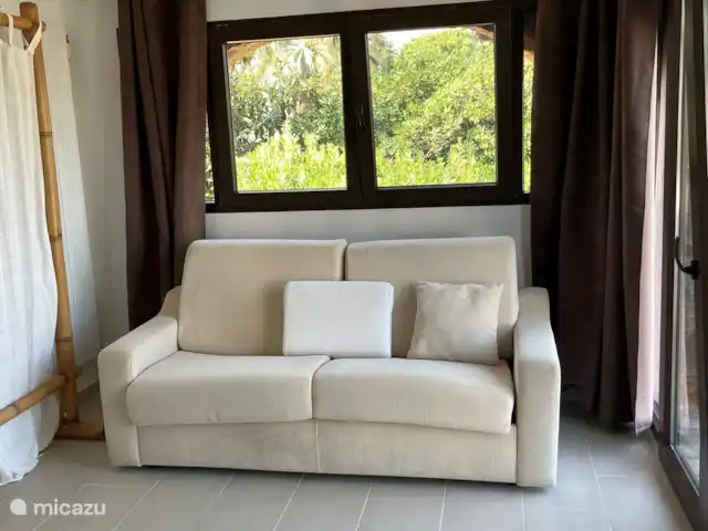 villa huren in Spanje, Costa Brava, Platja d'Aro – Villa met prachtig zeezicht en airco De slaapbank voor twee kinderen of een volwassene in het apartement