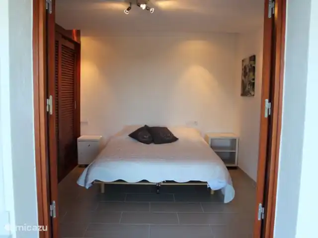 villa huren in Spanje, Costa Brava, Platja d'Aro – Villa met prachtig zeezicht en airco Slaapkamer met twee persoons bed in het beneden appartement