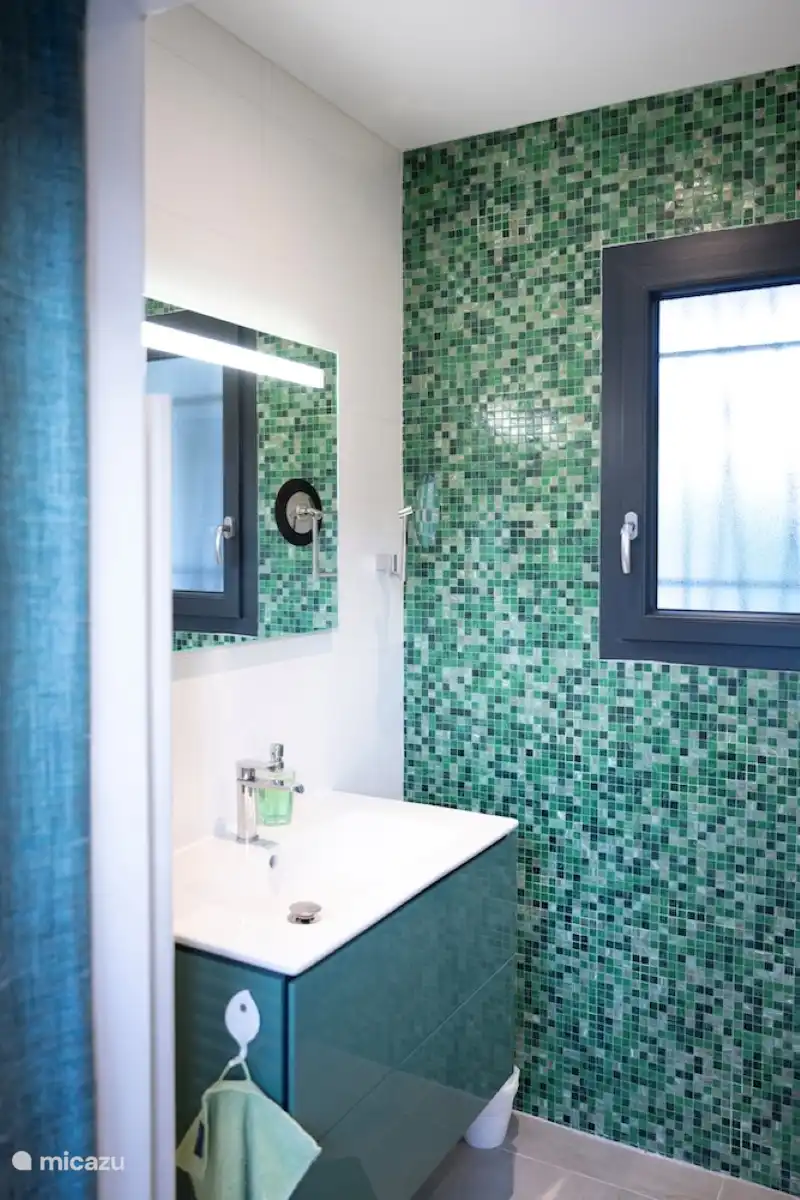 Waschbecken und Dusche Italienne